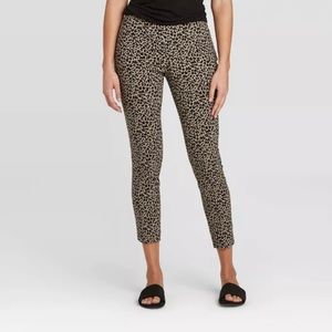 Target A New Day leopard size 6 capri pants